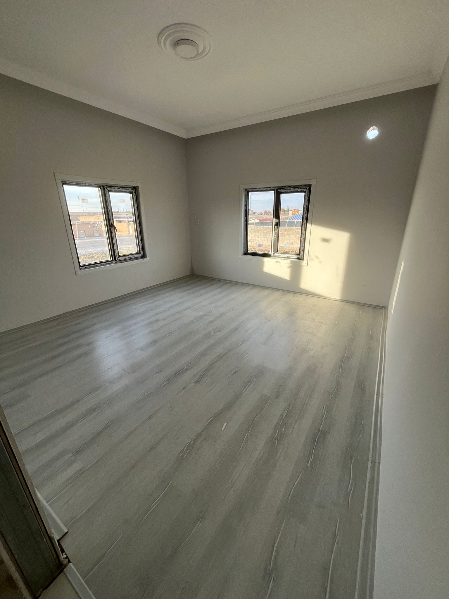 Altınekin 110 m² prefabrik ev aydınlık oda görünümü