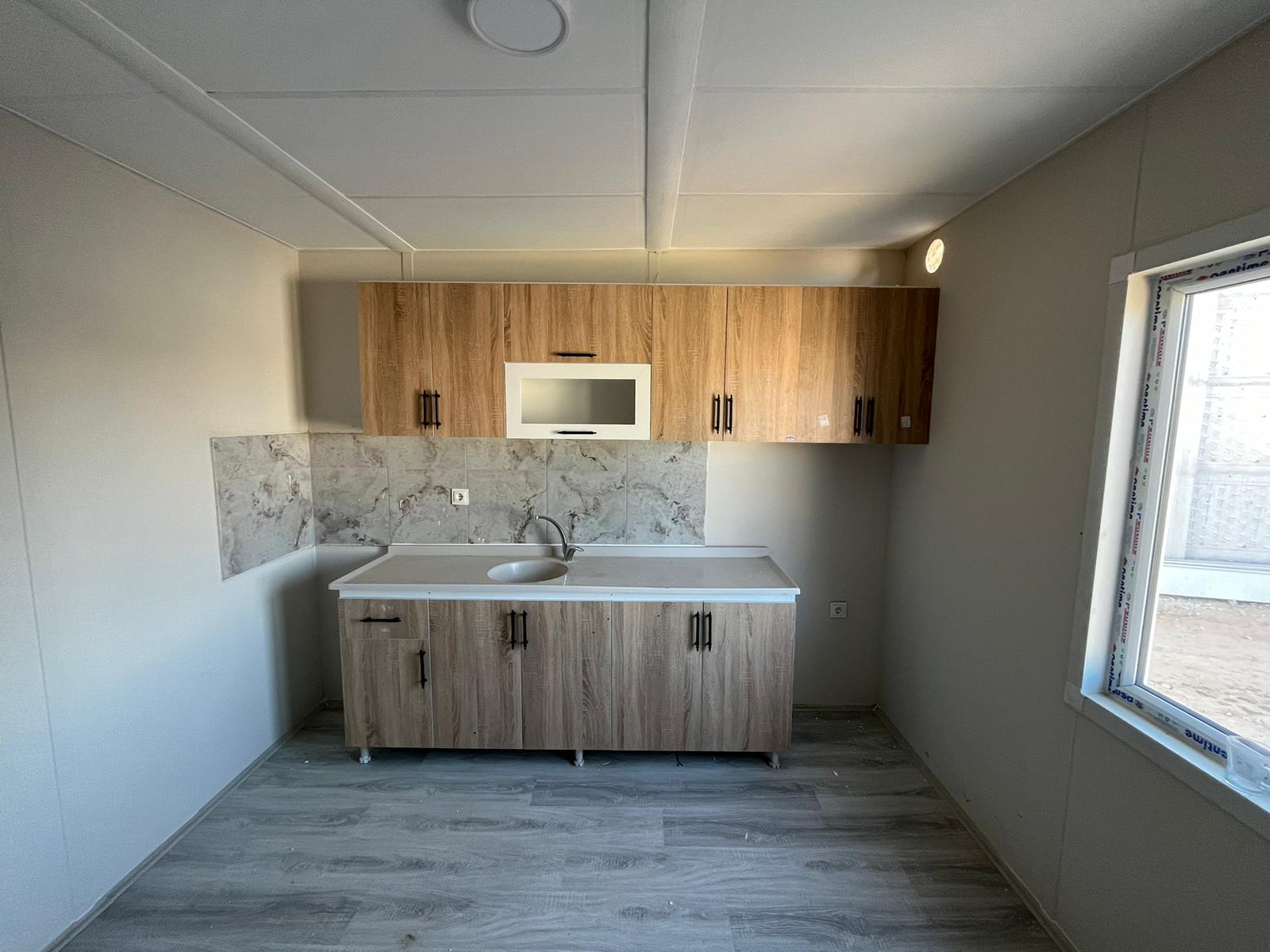 Eskil 80 m² prefabrik ev ahşap görünümlü mutfak