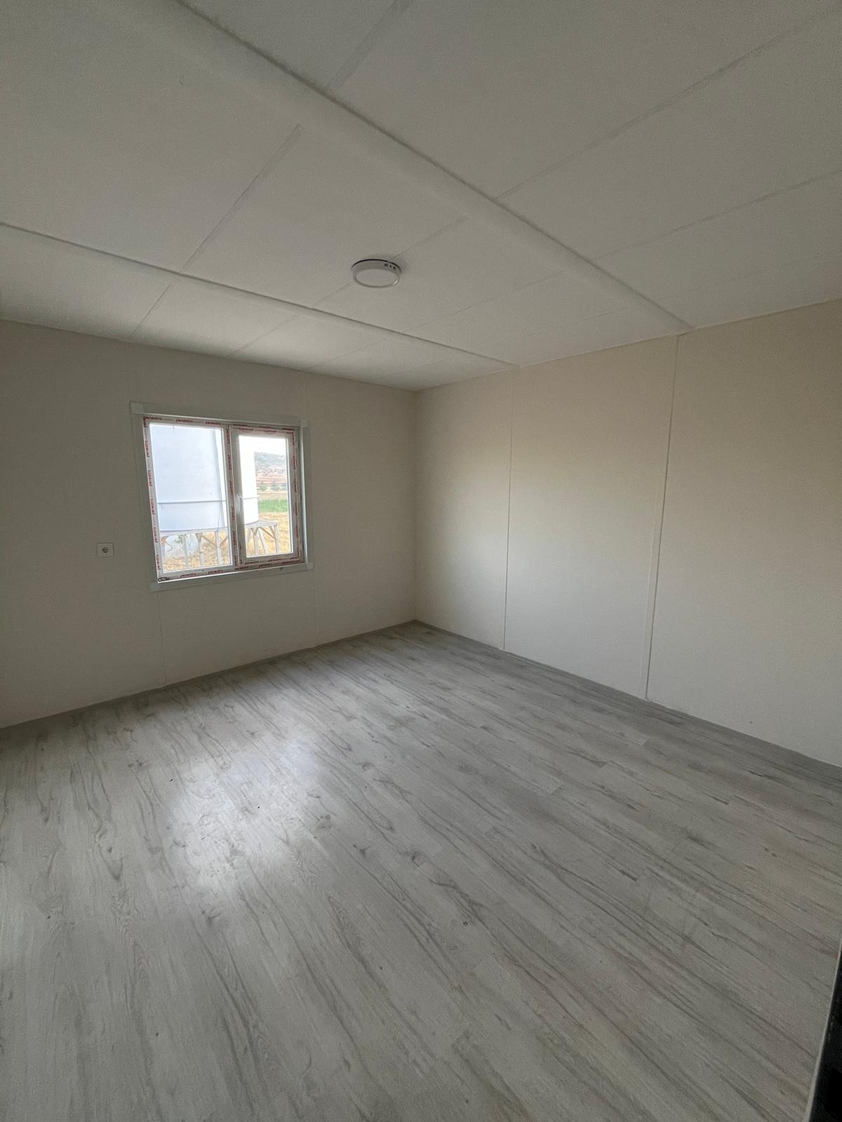 Polis Yusuf 75 m² prefabrik ev aydınlık oda görünümü