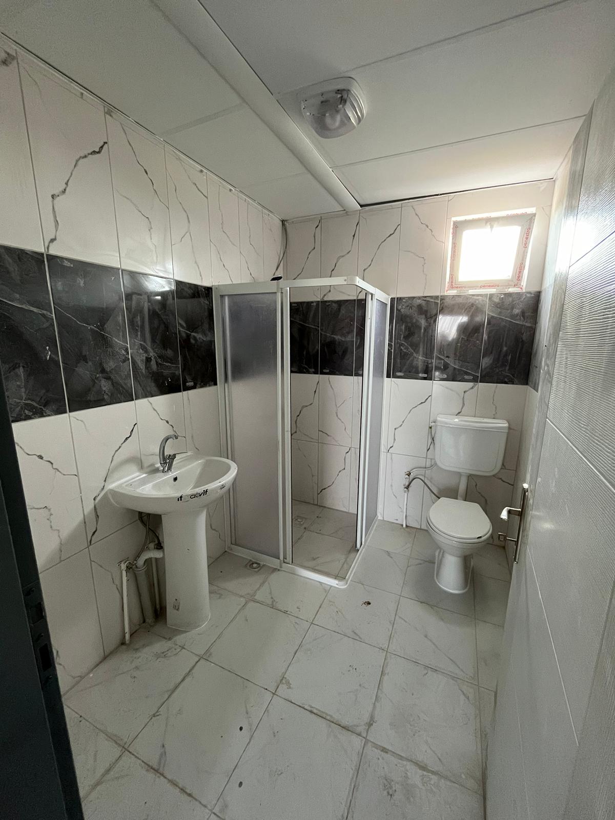 Polis Yusuf 75 m² prefabrik ev duş kabinli banyo